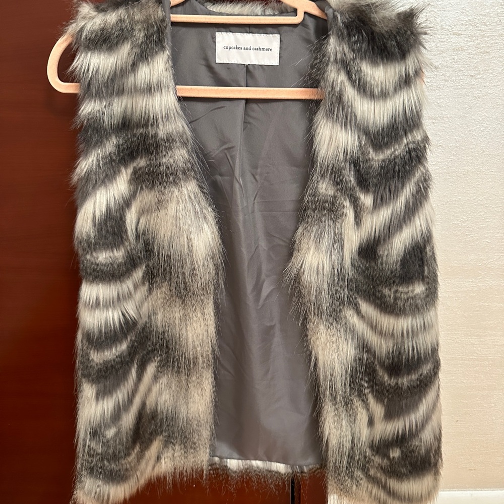 Fur vest